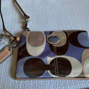 NWT Coach Neutral Blue Fabric 6" x 4" Wristlet #47097 SVACI
